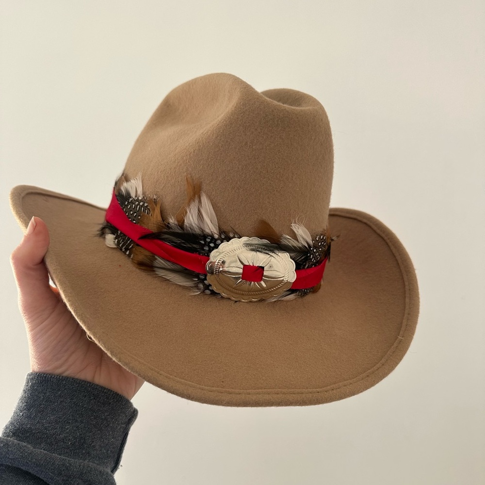 Vintage Wool Felt Western Hat With Feather And Conch Accent Rodeo Size 7